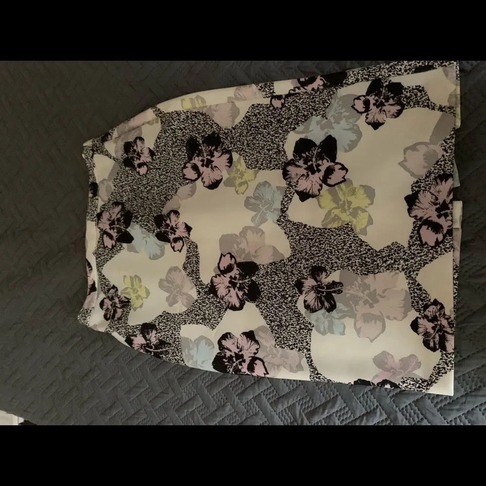 Skirt - Picture 2 of 2